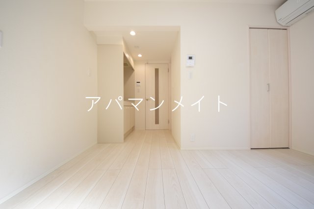 居室・リビング　おしゃれなアクセントクロスです