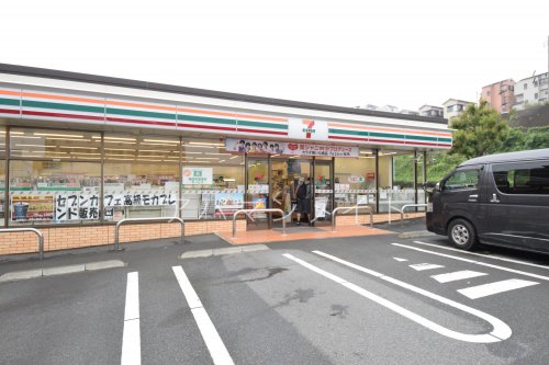 コンビニ　セブンイレブン横浜日野２丁目店（コンビニ）まで581m
