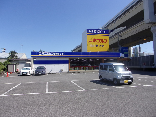 ショッピングセンター　二木ゴルフ中古センター美女木店（ショッピングセンター）まで1369m