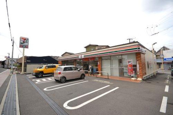 コンビニ　セブンイレブン（コンビニ）まで133m