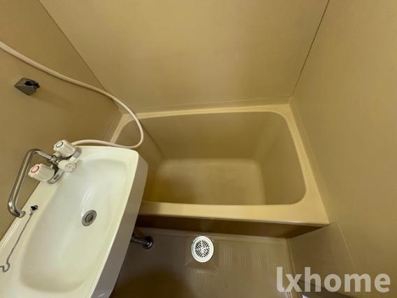 バス・シャワールーム　落ち着いた空間のお風呂です