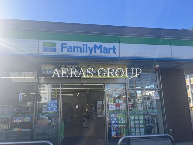 コンビニ　ファミリーマート 大和草柳三丁目店（コンビニ）まで529m