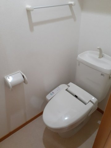 トイレ　清潔感のあるトイレです