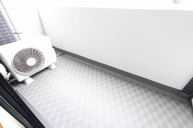 バルコニー　バルコニーは東向きです