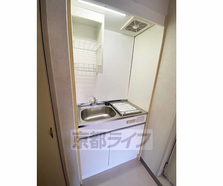 キッチン　収納スペース多数