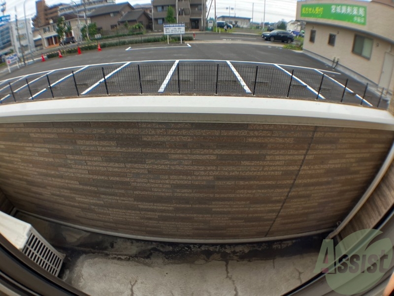 バルコニー　バルコニーは南向きです。暖かい日差しが望めそうですね。