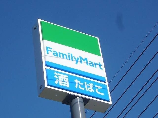 コンビニ　ファミリーマート岡山鹿田店（コンビニ）まで215m