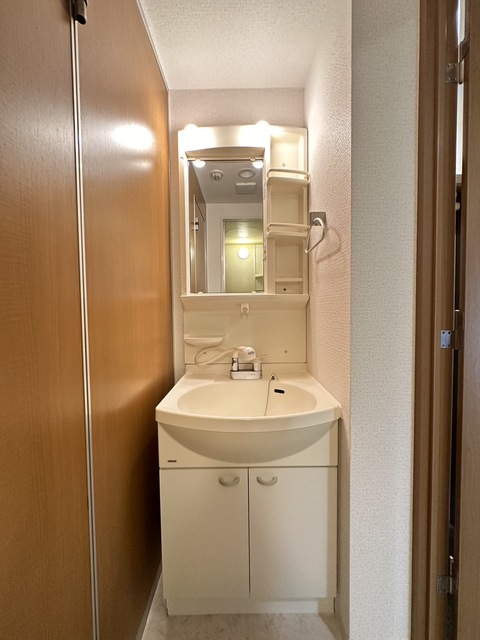 洗面設備　別部屋参考写真です