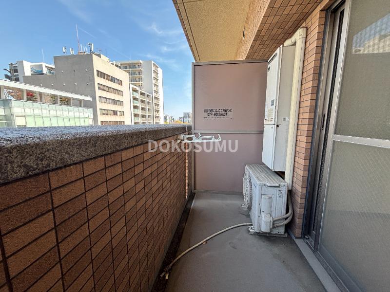 バルコニー　心地よい風と光を感じる、暮らしの楽しみが広がる場所。