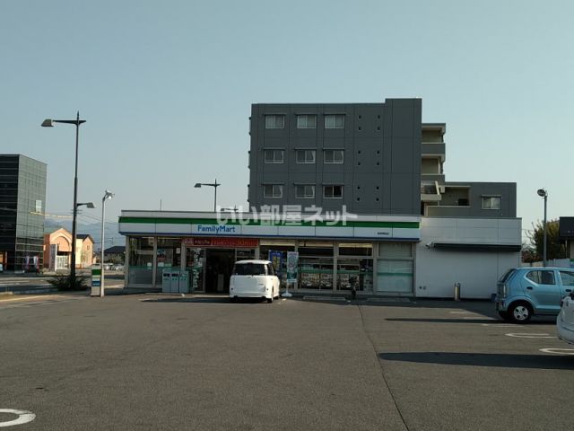 コンビニ　ファミリーマート 長野栗田店（コンビニ）まで258m