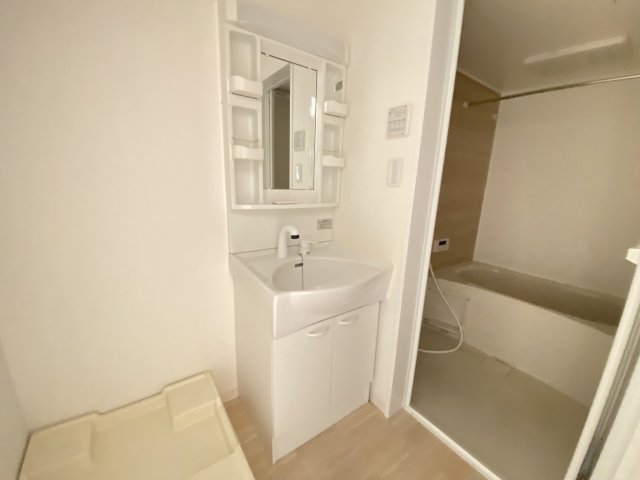 洗面設備　使いやすい独立洗面台です