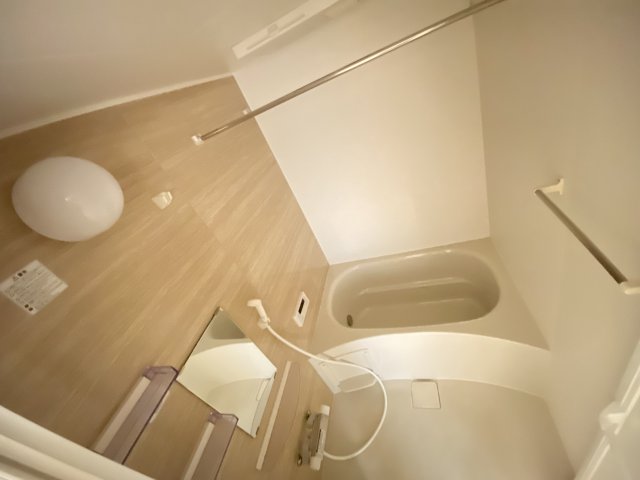 バス・シャワールーム　落ち着いた空間のお風呂です