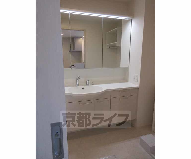 洗面設備　ホテルのような洗面台です！