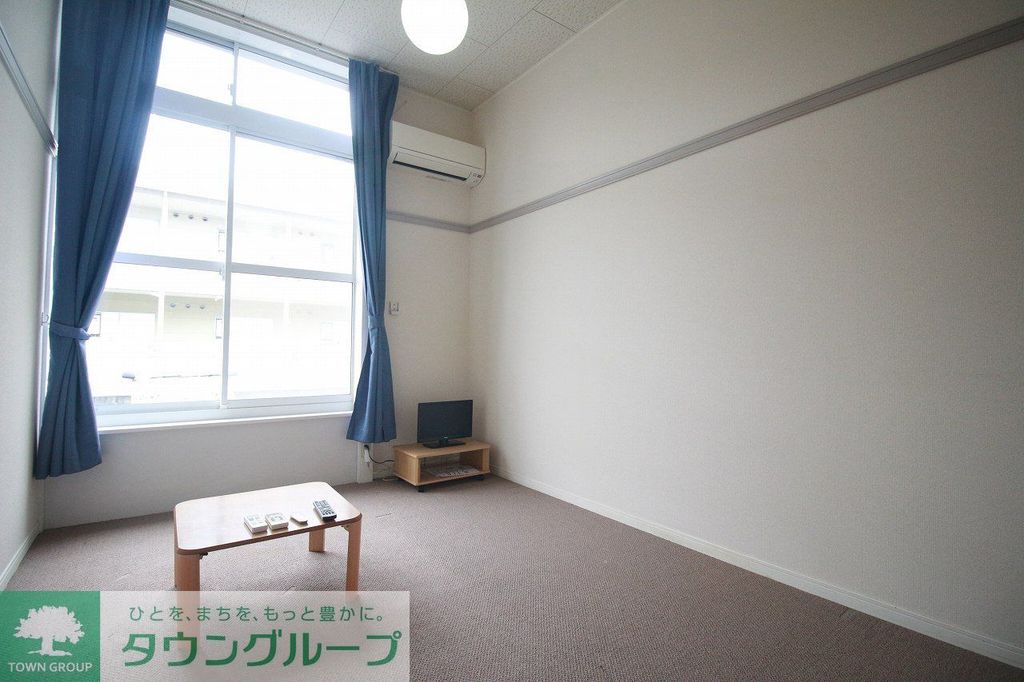 居室・リビング　同タイプの写真になります。