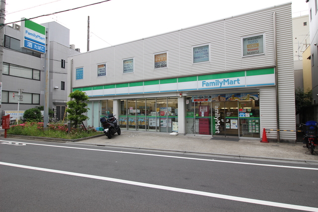 コンビニ　ファミリーマート目黒中町店（コンビニ）まで136m