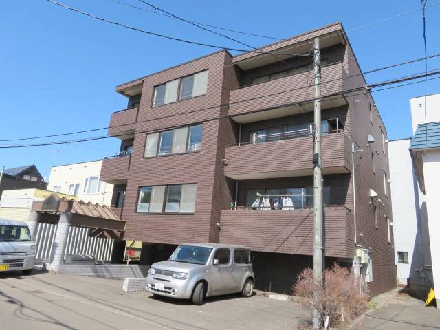 建物外観　４階建ての鉄筋コンクリート造です★