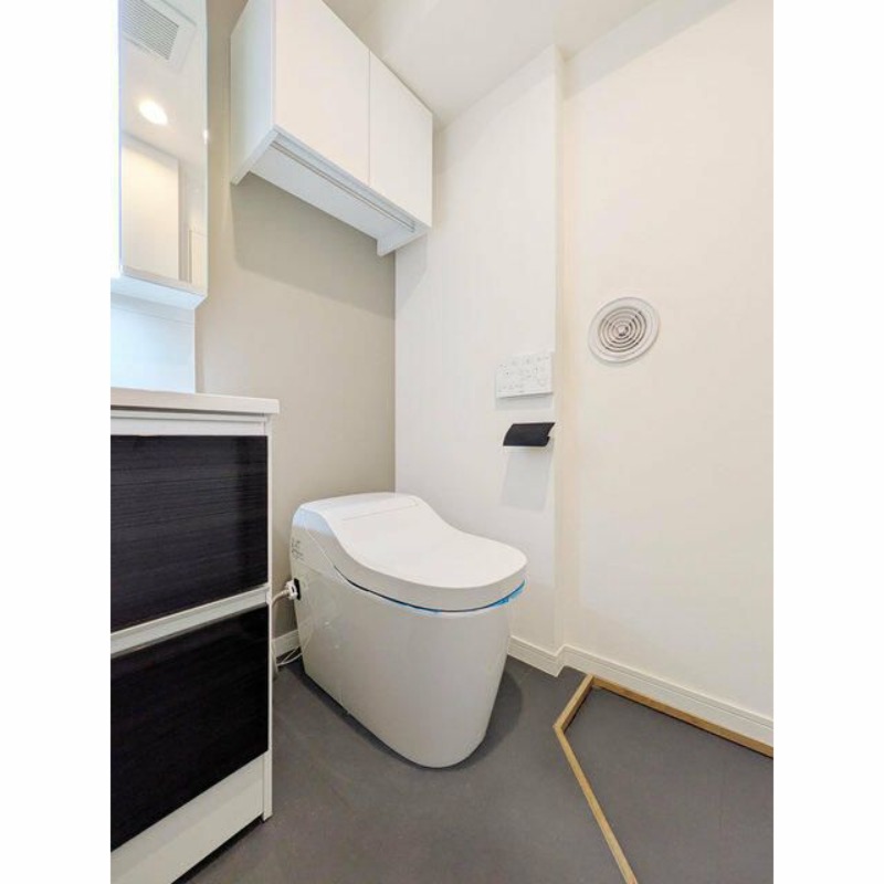 トイレ　オーパスホームズ三田