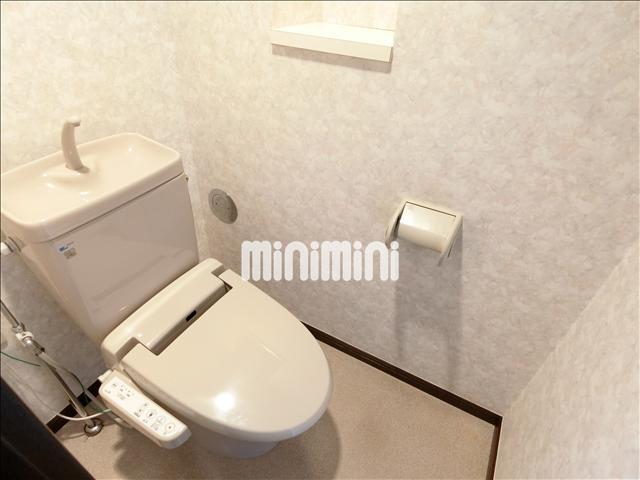 トイレ　温水洗浄便座付きのトイレです。