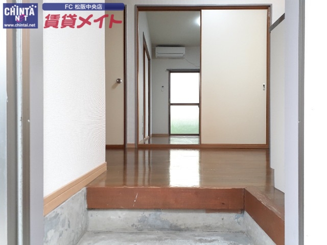 玄関　同物件別部屋の写真