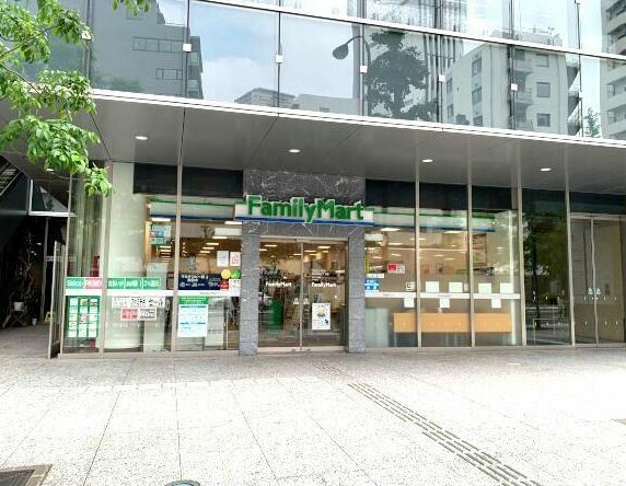 コンビニ　ファミリーマート 恵比寿南三丁目店（コンビニ）まで100m