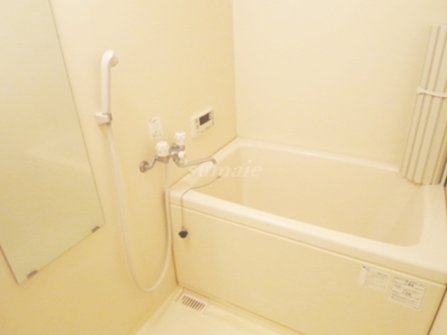 バス・シャワールーム　追い焚き機能付いてます☆