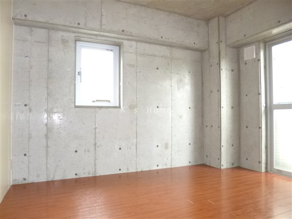居室・リビング　角部屋で陽当たり良好！