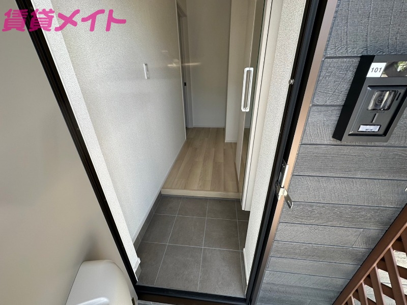 玄関　同型反転タイプ参考写真