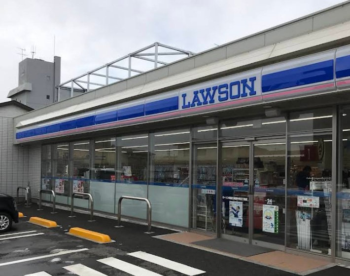 コンビニ　ローソン秋田土崎港中央五丁目店（コンビニ）まで642m