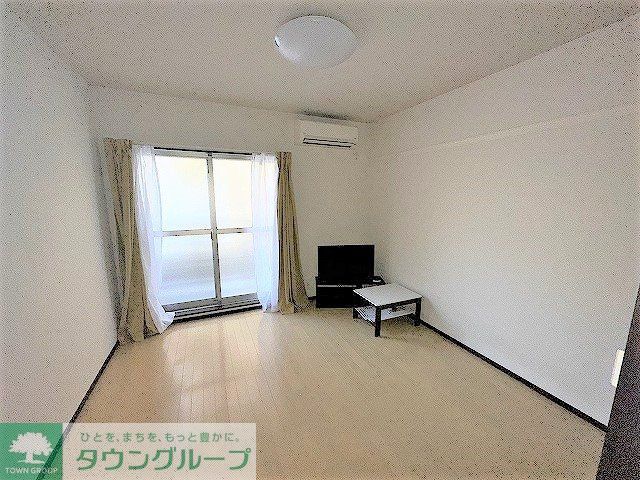 居室・リビング　1階タイプのお部屋です。