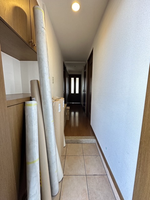 玄関　リフォーム前のお部屋です