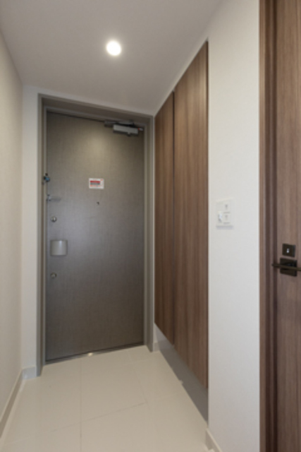 玄関　写真は同タイプ住戸です。