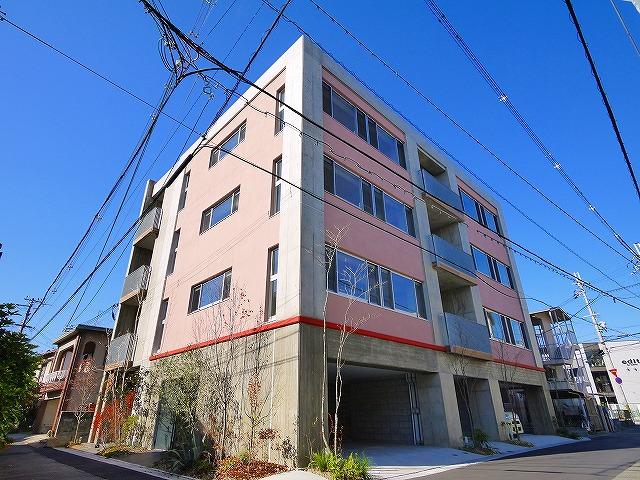 建物外観　コンクリート造りのおしゃれなマンションです
