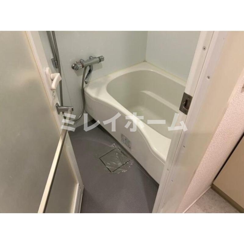 バス・シャワールーム　同建物内、別のお部屋の参考写真になります。