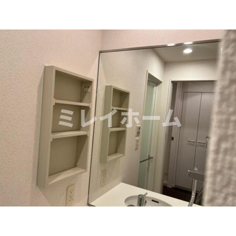 洗面設備　同建物内、別のお部屋の参考写真になります。