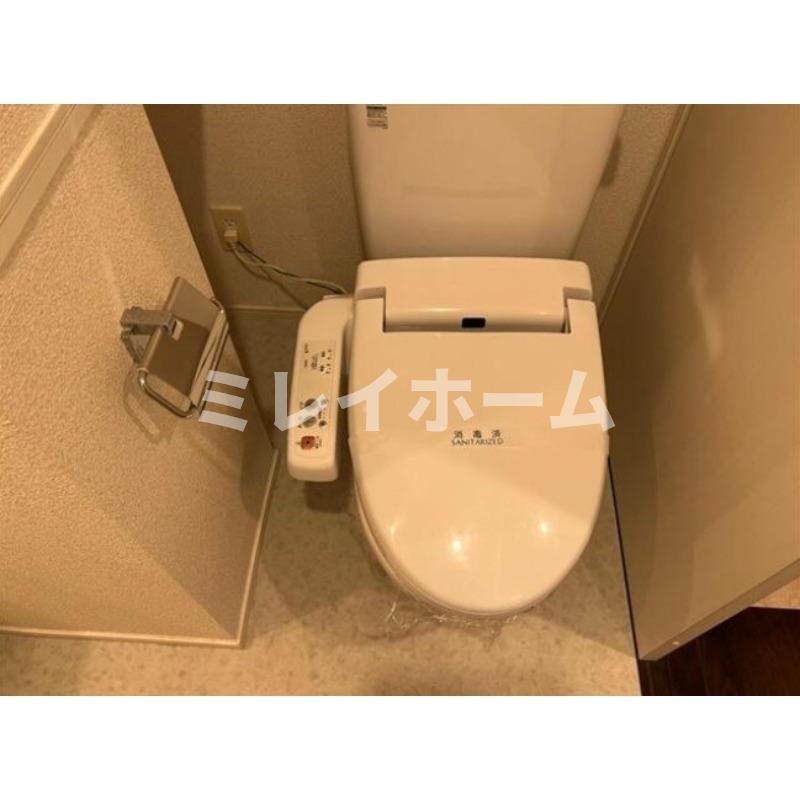 トイレ　同建物内、別のお部屋の参考写真になります。
