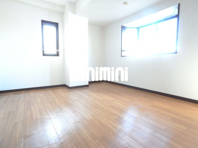 その他　北側でも窓が多く明るいお部屋
