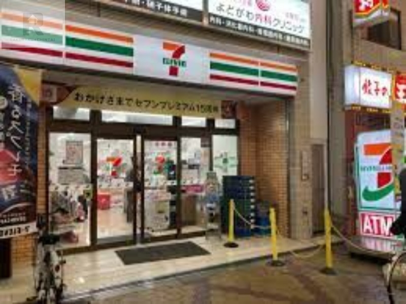 コンビニ　セブンイレブン十三駅東口店（コンビニ）まで185m
