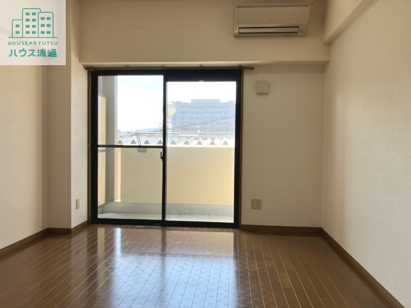 居室・リビング　写真は別号室です。