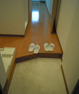玄関　※別部屋の参考写真です。