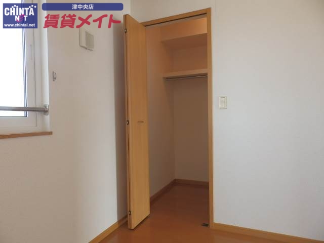 収納　同型参考写真