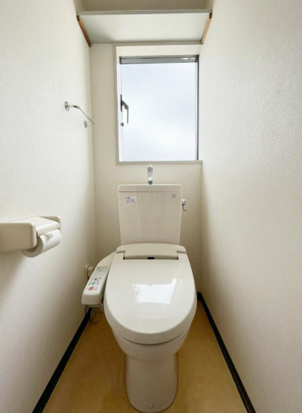 トイレ　別部屋の画像を使用しております。