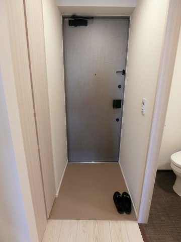 玄関　他のお部屋の参考写真となります。