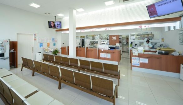ドラックストア　アイン薬局エキュート上野店（ドラッグストア）まで399m