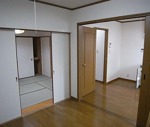 居室・リビング　最上階・角部屋・三面採光☆