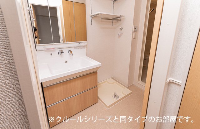 洗面設備　コンパクトで使いやすい洗面所