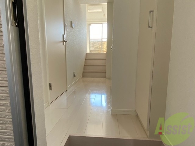 玄関　玄関から見たお部屋全体を撮ってみました。広いですね。