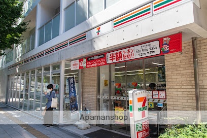 コンビニ　セブン－イレブン渋谷本町１丁目店（コンビニ）まで386m