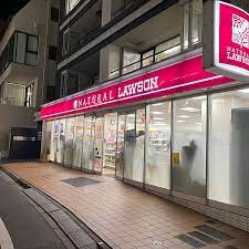 コンビニ　ナチュラルローソン 港日赤通り店（コンビニ）まで182m