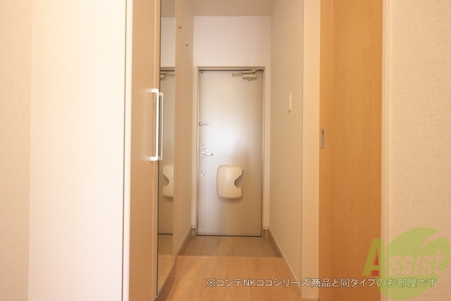 玄関　写真は同タイプのお写真でイメージでございます。