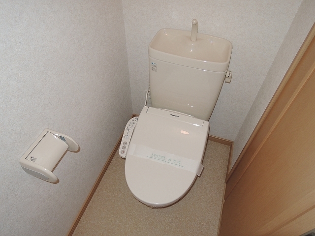 トイレ　洗浄付きのトイレです。